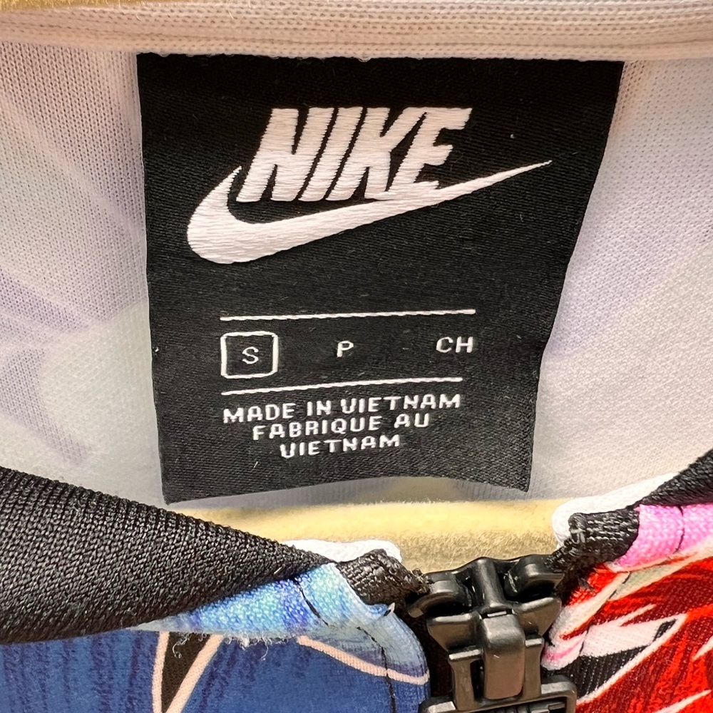 Small Nike Track Jacket - Picture 5 of 5